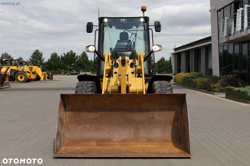 Caterpillar CAT 908M - 14