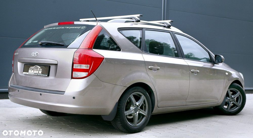 Kia Ceed - 8