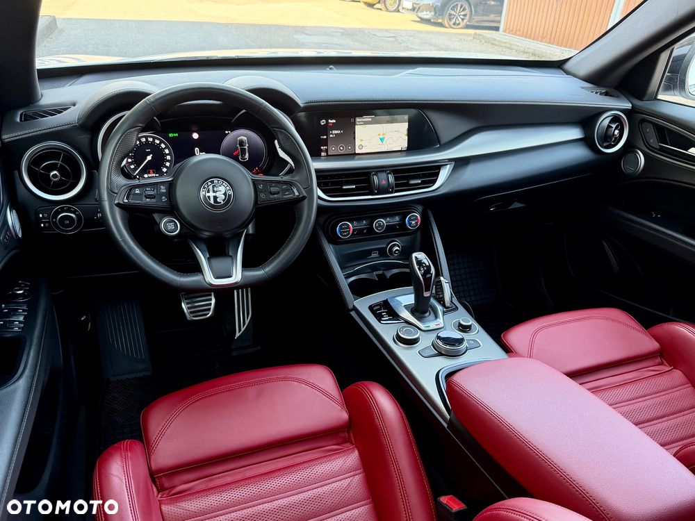 Alfa Romeo Stelvio 2.0 Turbo 16V AT8-Q4 Veloce - 13