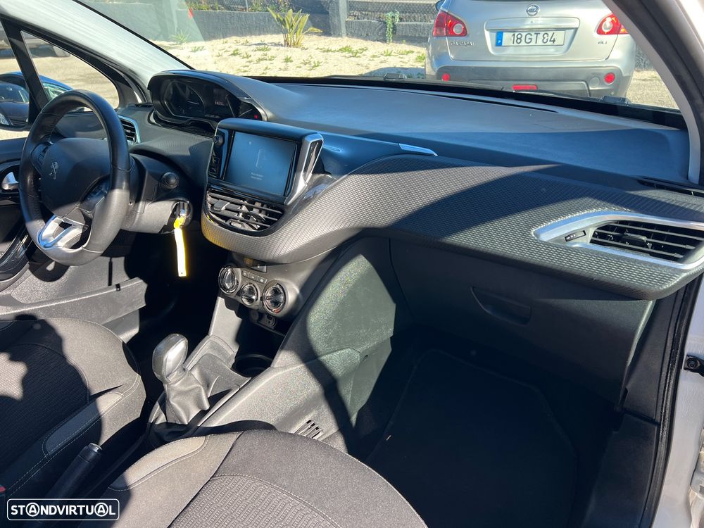 Peugeot 208 1.2 PureTech Style - 33