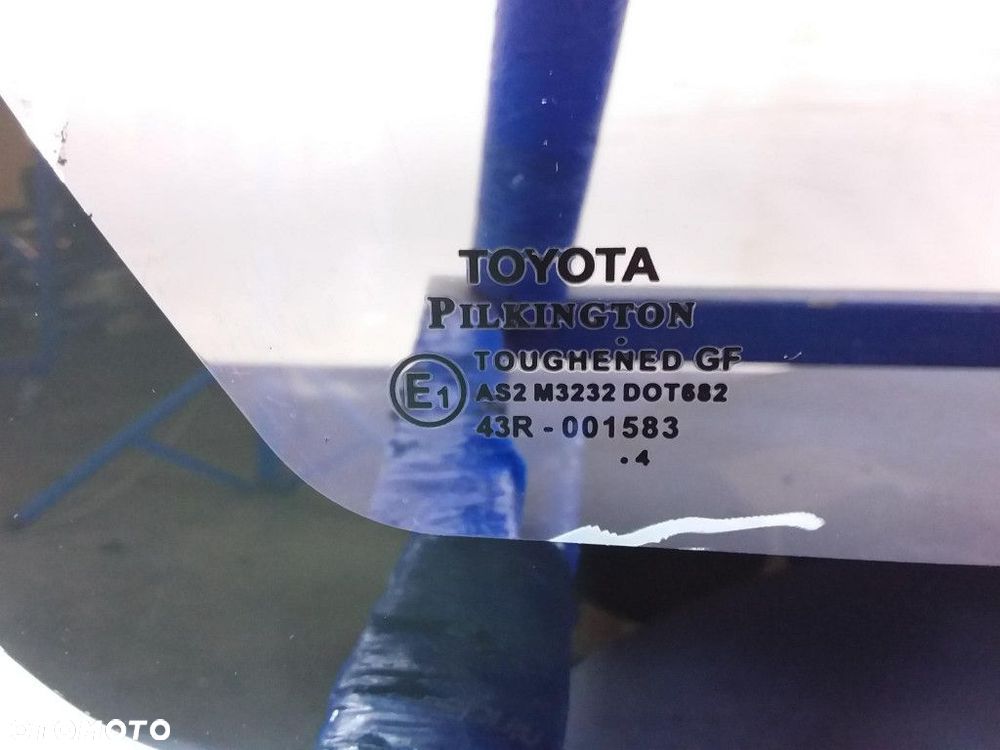 TOYOTA COROLLA E12 SZYBA KAROSERYJNA PRAWA TYŁ - 2