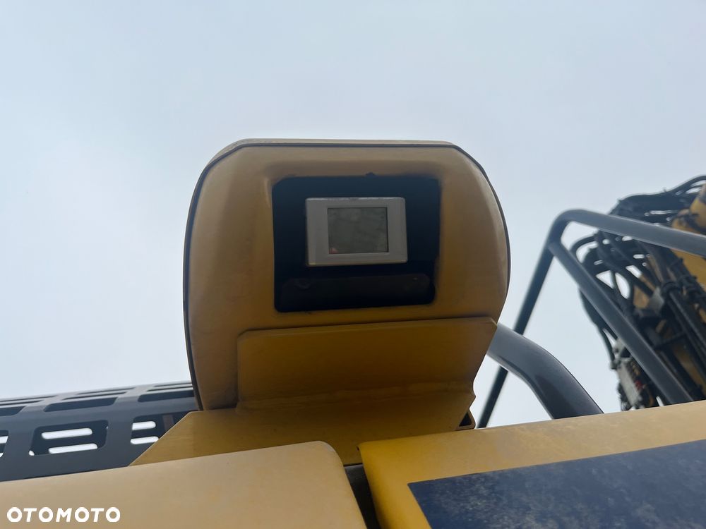 Komatsu PW180-10 - 11