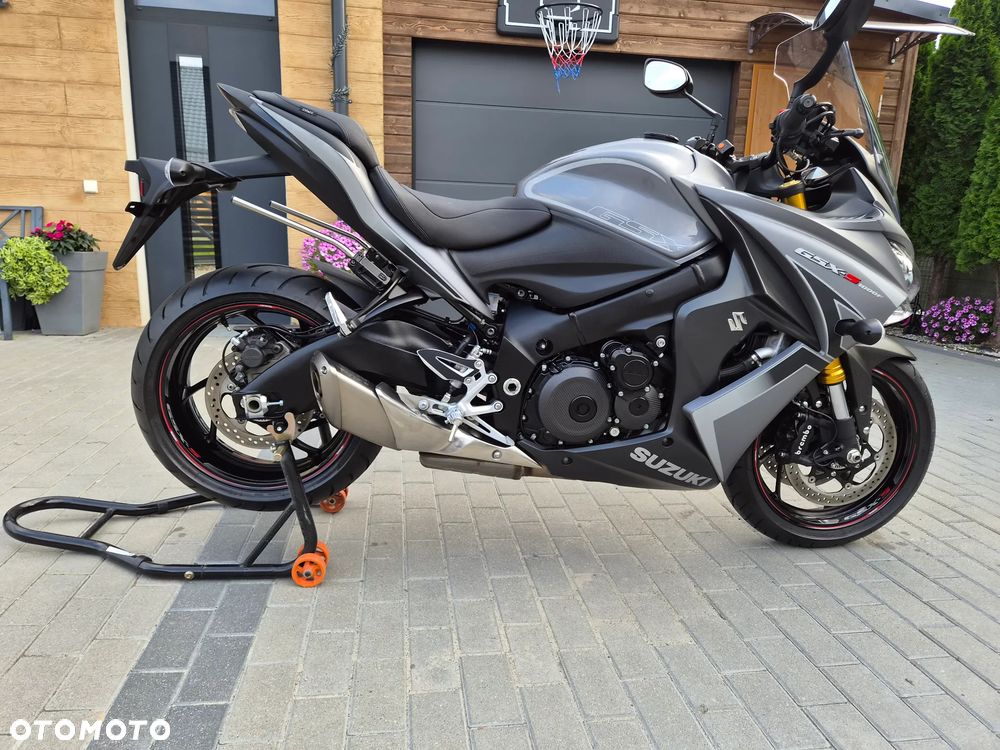 Suzuki GSX - 7