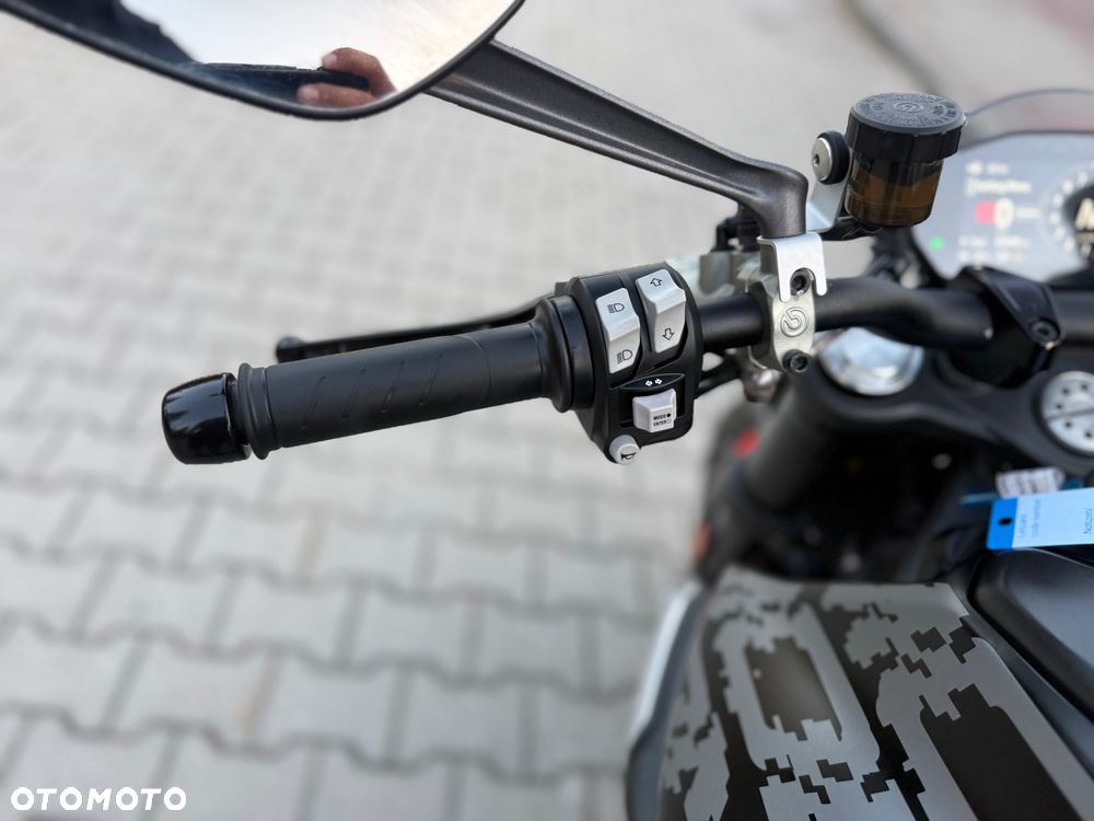 Ducati Monster - 32