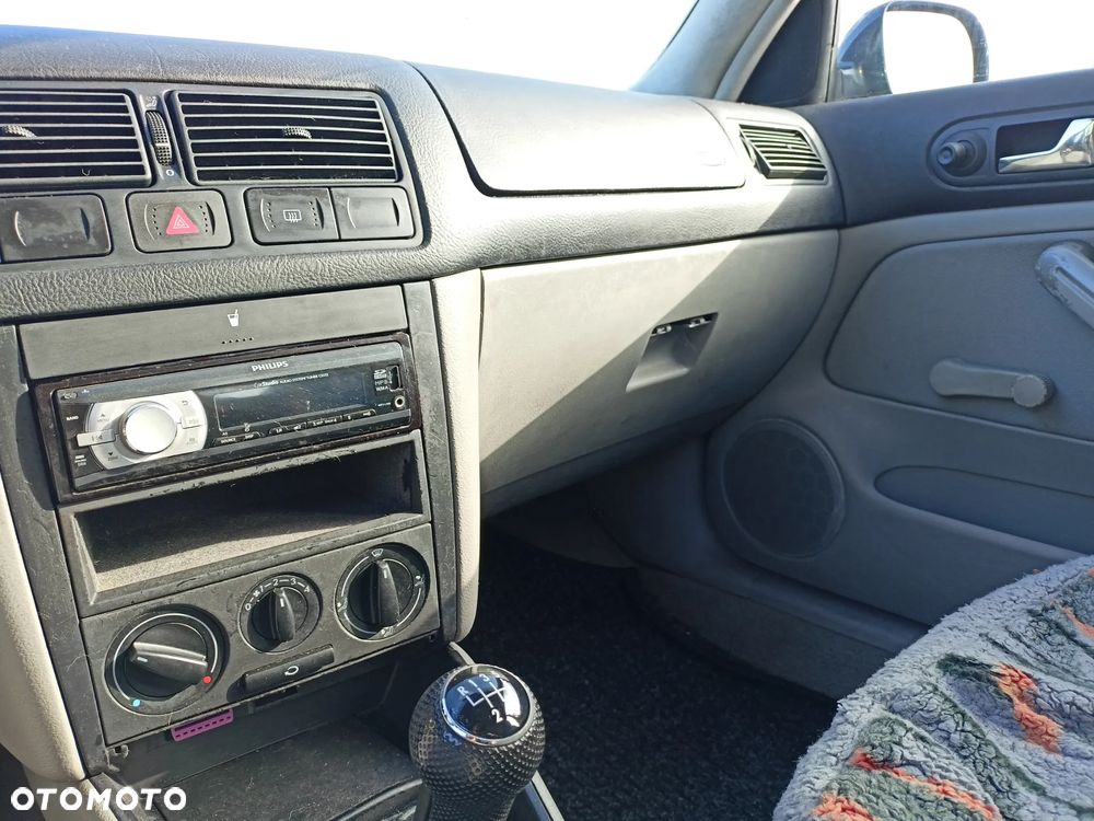 Volkswagen Golf - 11