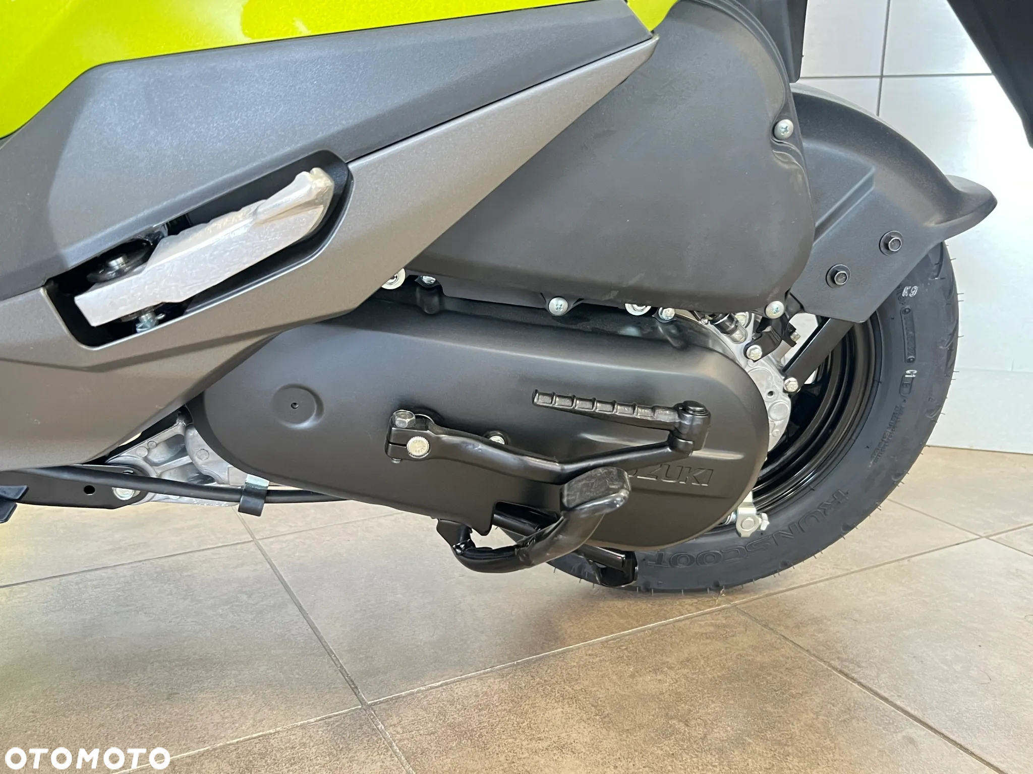 Suzuki Avenis - 8
