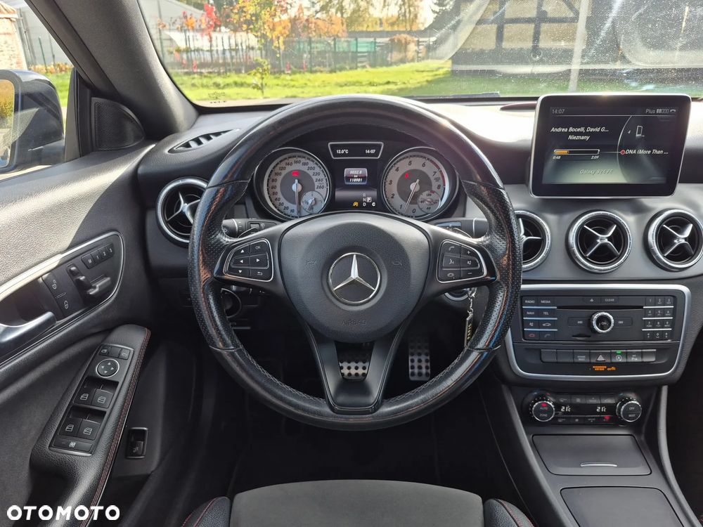Mercedes-Benz CLA 250 4Matic 7G-DCT AMG Line - 14