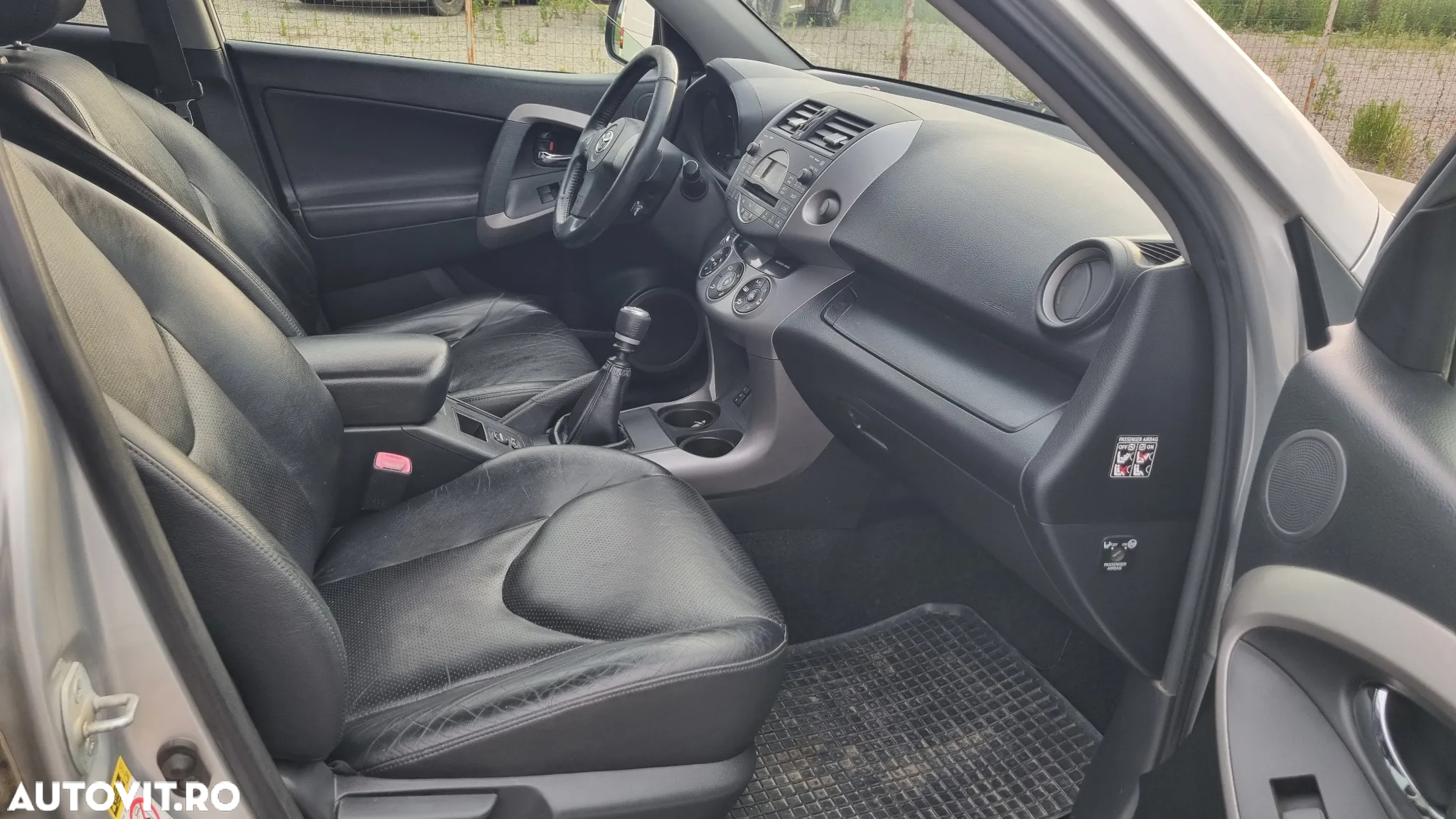 Toyota RAV4 2.2L D-CAT M/T Luxury - 13