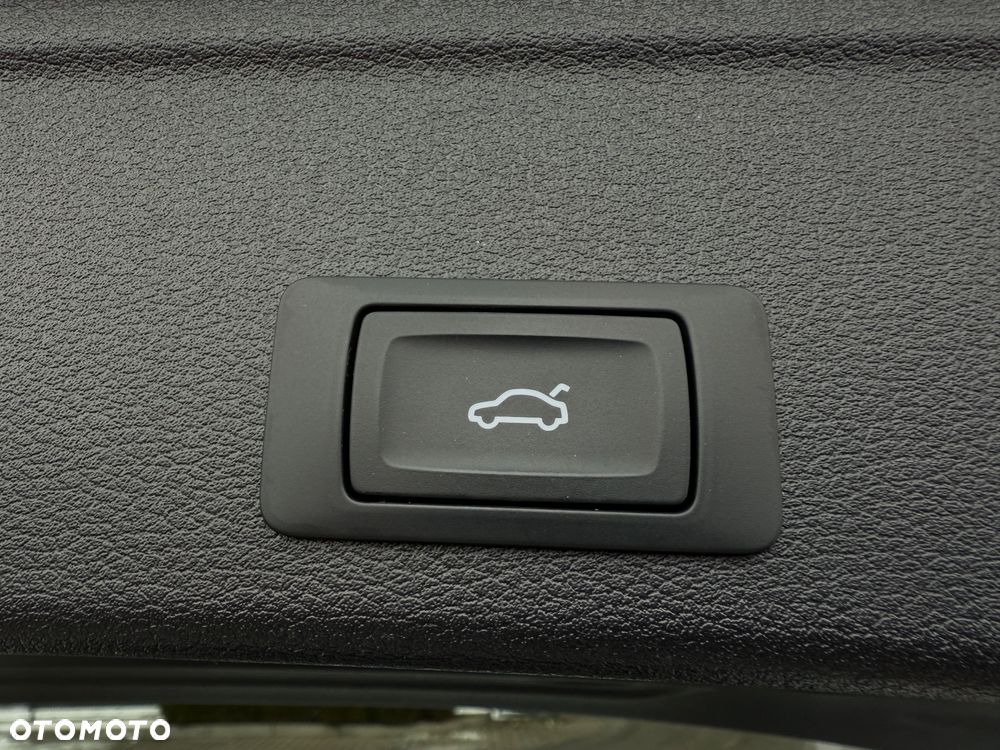 Audi A4 Avant 40 TDI S tronic S line - 32