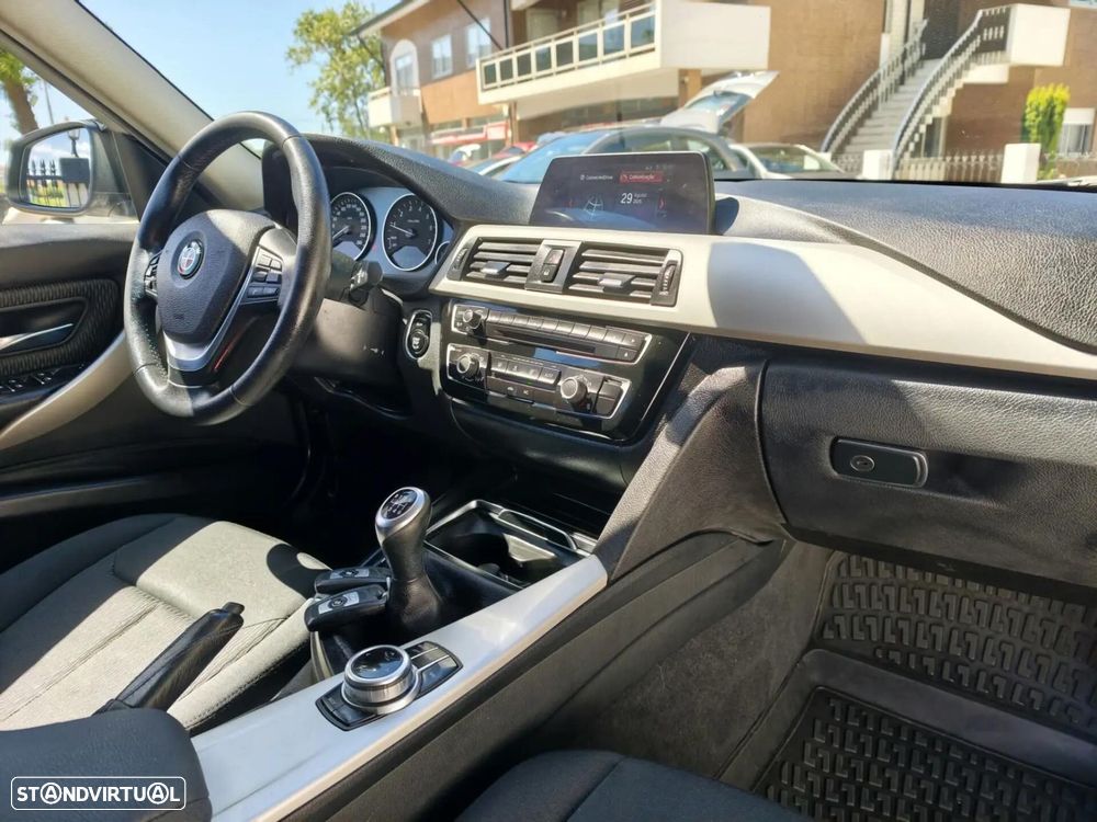 BMW 318 i Sport Line - 19