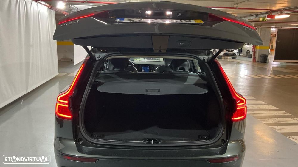 Volvo V60 2.0 T4 Momentum Plus - 35