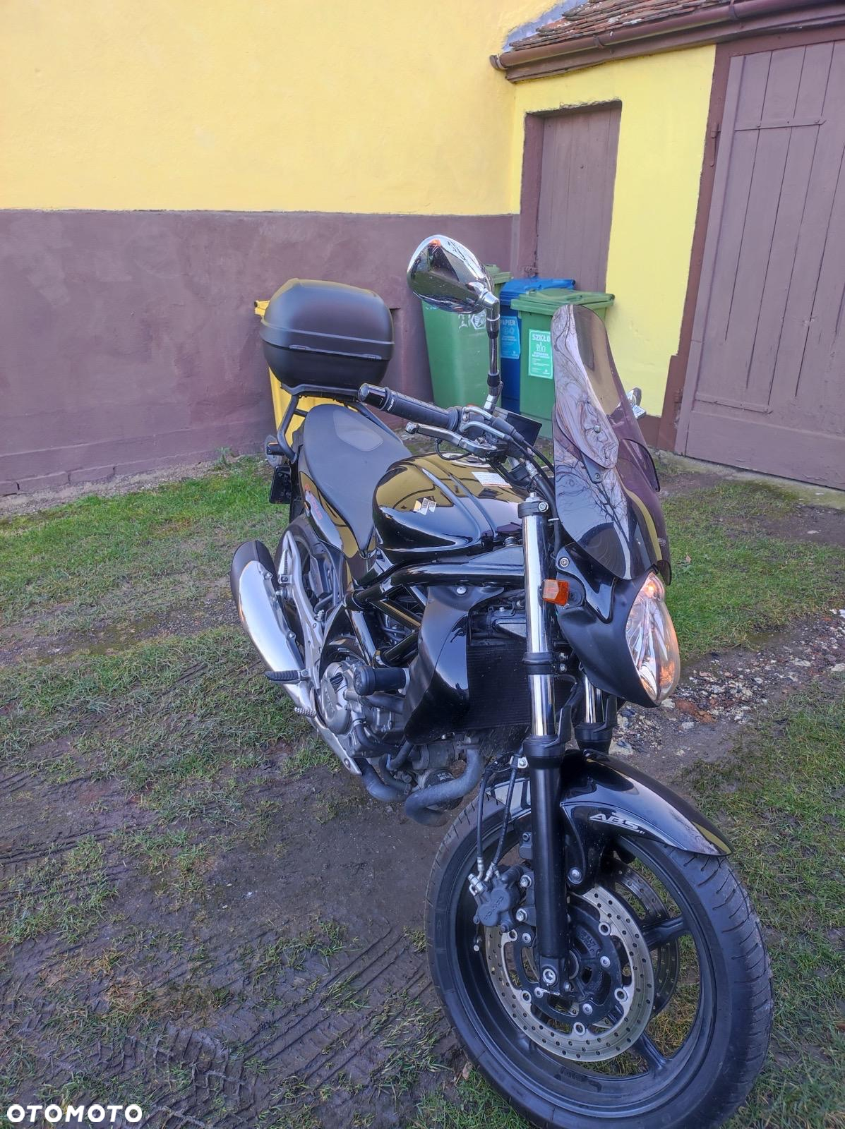 Suzuki Gladius - 5