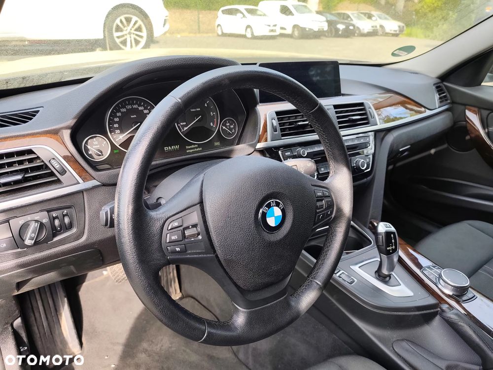 BMW Seria 3 330d xDrive Luxury Line - 30