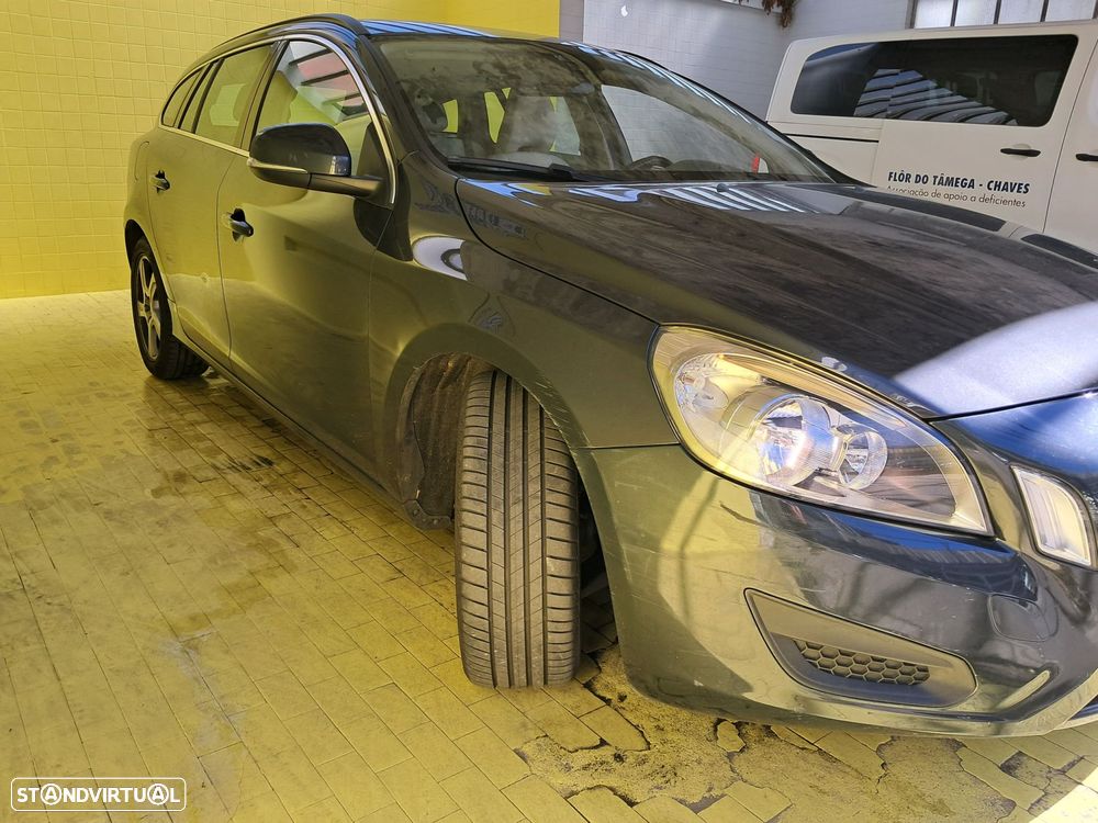 Volvo V60 2.0 D3 Momentum - 19