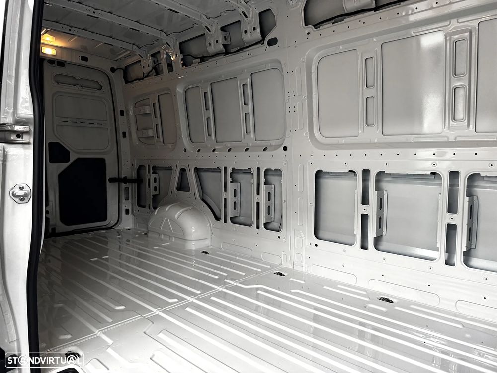 VW Crafter 35 Cargo L4H3 - 8