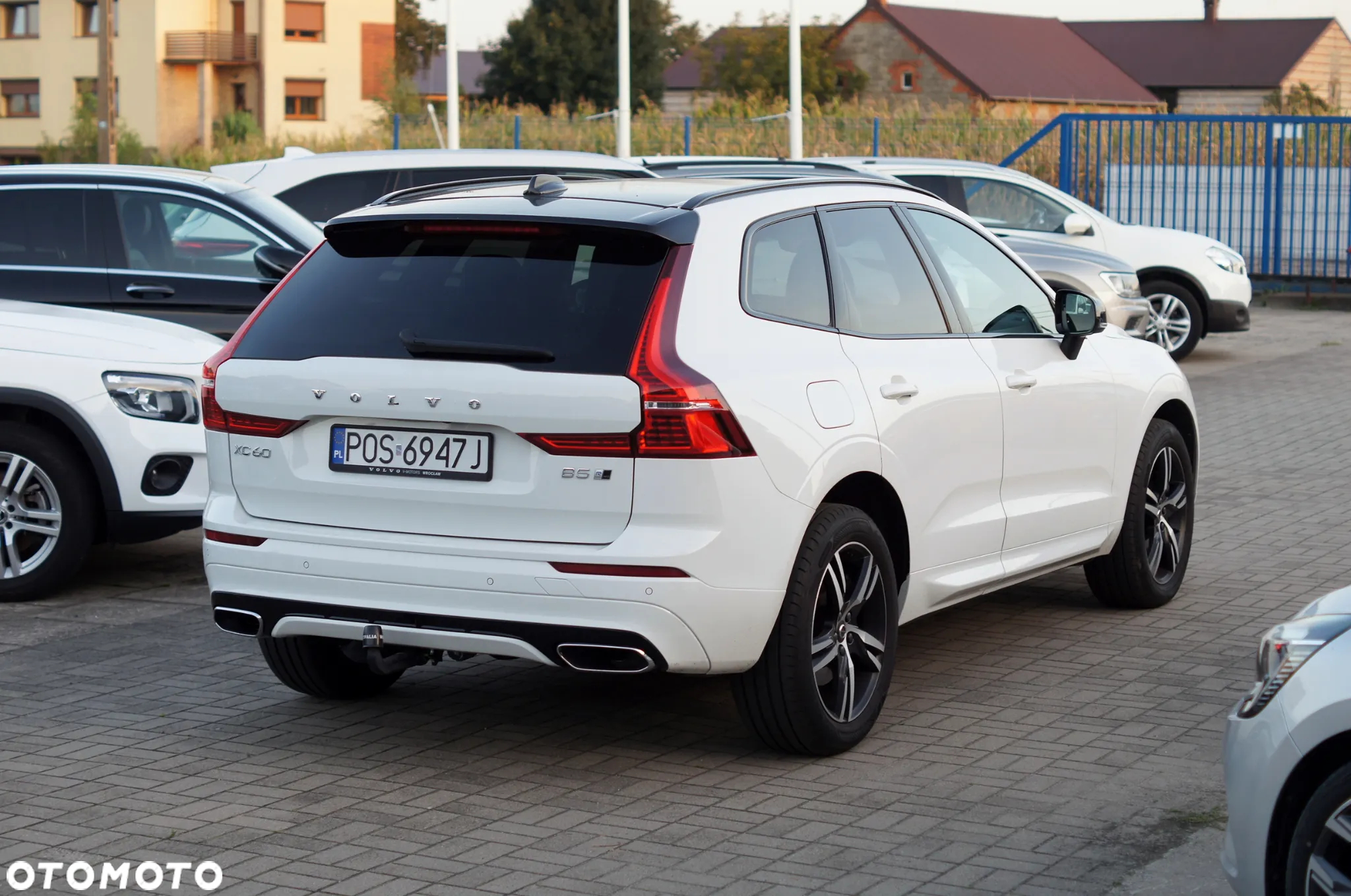 Volvo XC 60 B5 D AWD R-Design - 4