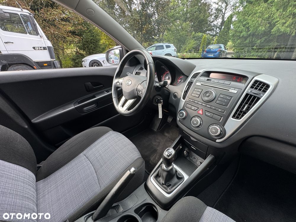 Kia Ceed 1.4 CVVT Attract - 16