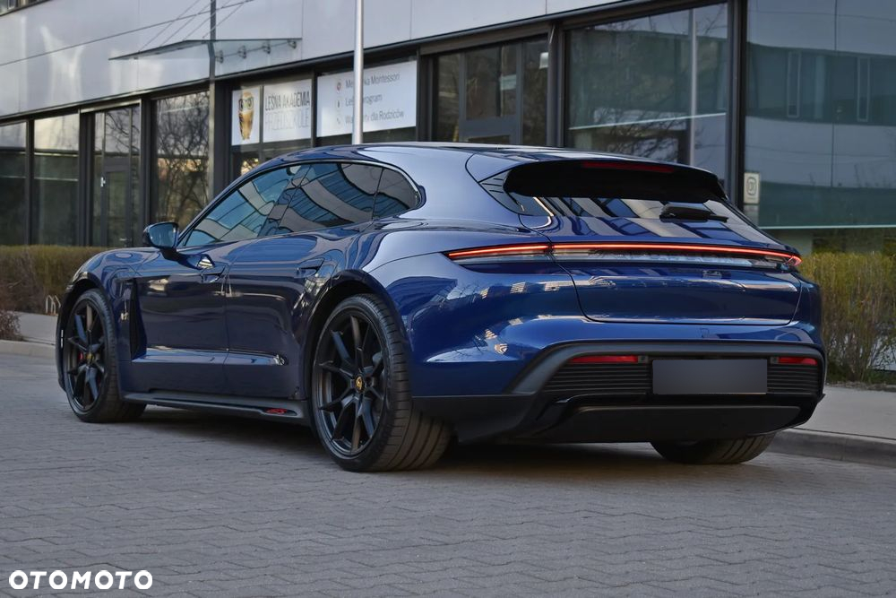 Porsche Taycan GTS Sport Turismo - 5