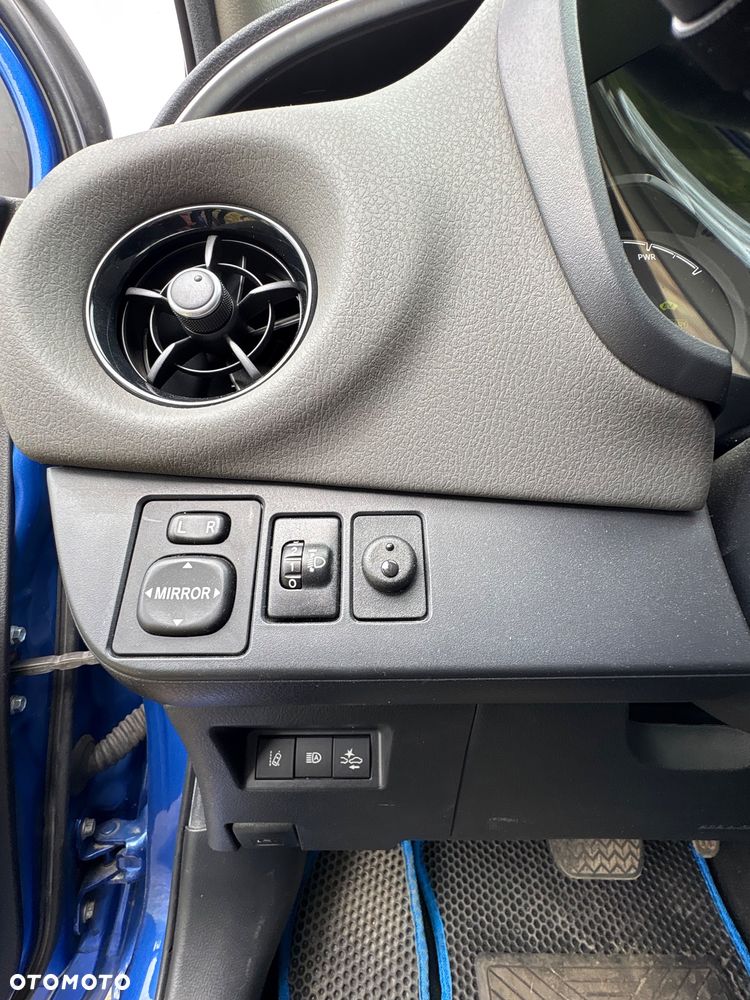 Toyota Yaris Hybrid 100 Selection - 15