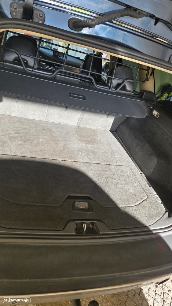 Volvo XC 70 D5 Momentum - 23