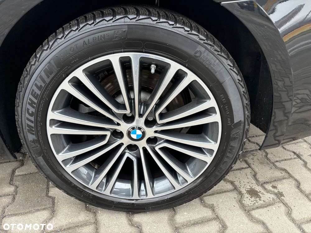 BMW Seria 5 520d xDrive Luxury Line sport - 9