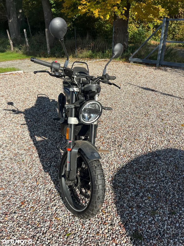 Husqvarna Svartpilen - 3