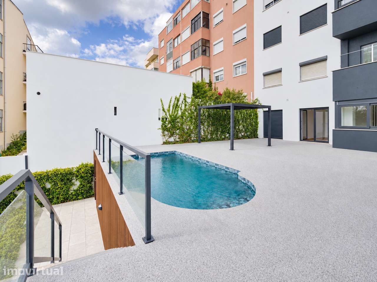 T3 COM PISCINA PRIVATIVA E 200 M² DE ESPAÇO EXTERIOR