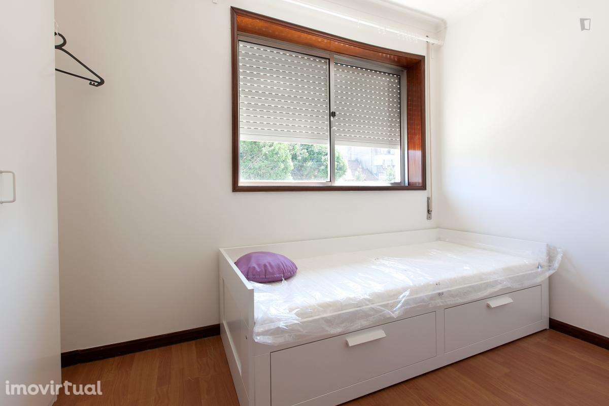 Quarto - localizado em Paranhos Porto - Grande imagem: 2/22