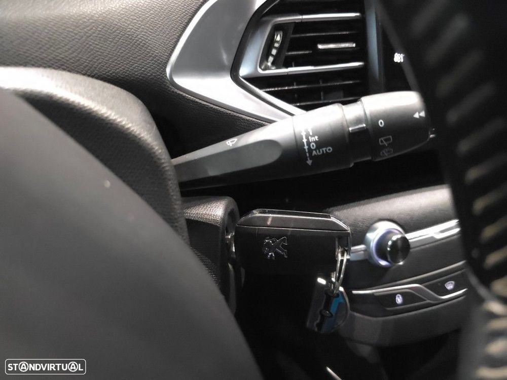 Peugeot 308 SW 1.5 BlueHDi Allure - 25