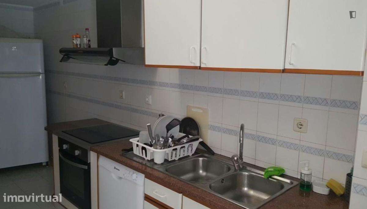 Quarto - localizado em Cedofeita Porto - Grande imagem: 4/6