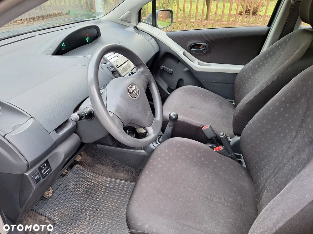 Toyota Yaris 1.0 Terra - 9