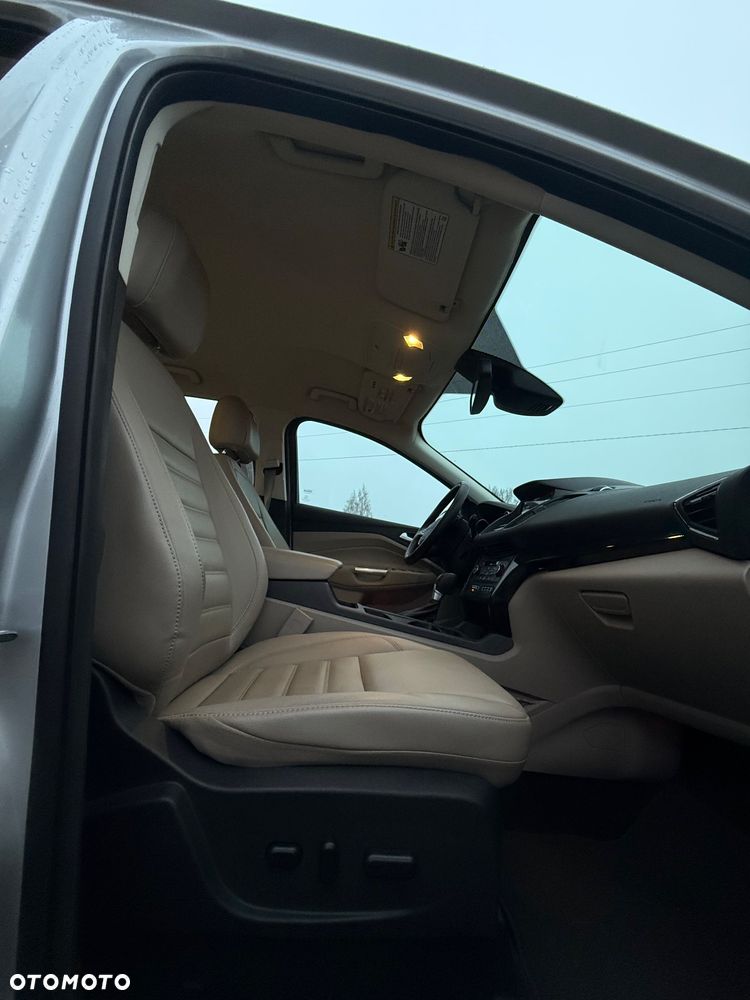 Ford Escape 2.0 EcoBoost AWD Titanium - 34