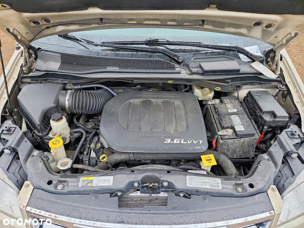 Chrysler Town & Country - 8