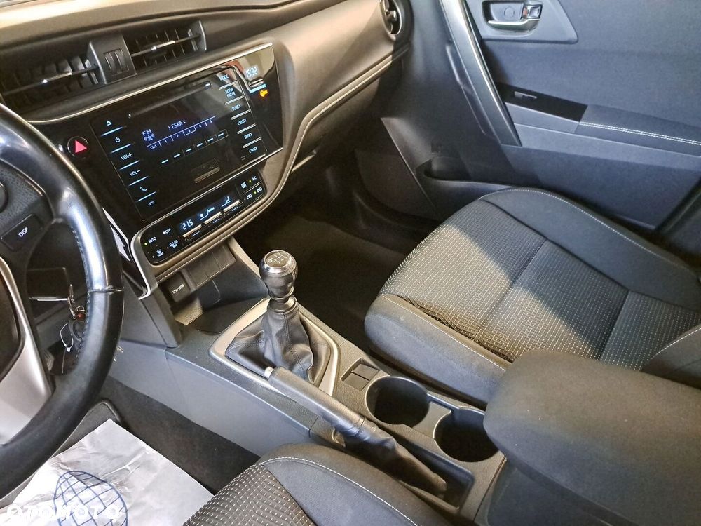 Toyota Auris 1.6 Premium - 24