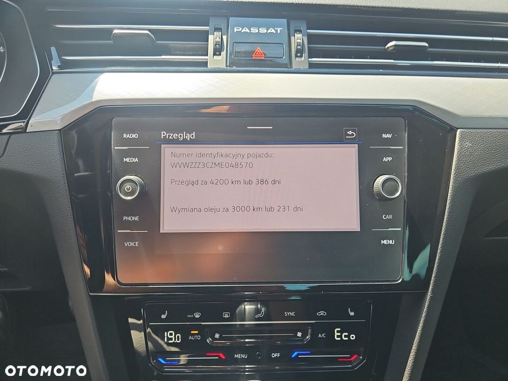 Volkswagen Passat - 32