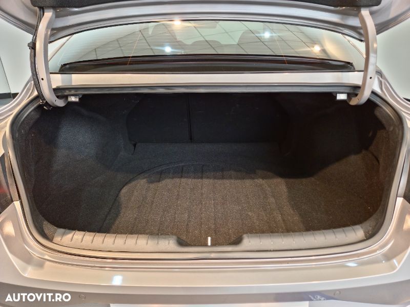 Hyundai Elantra 1.6 l 123 CP CVT Exclusive - 9