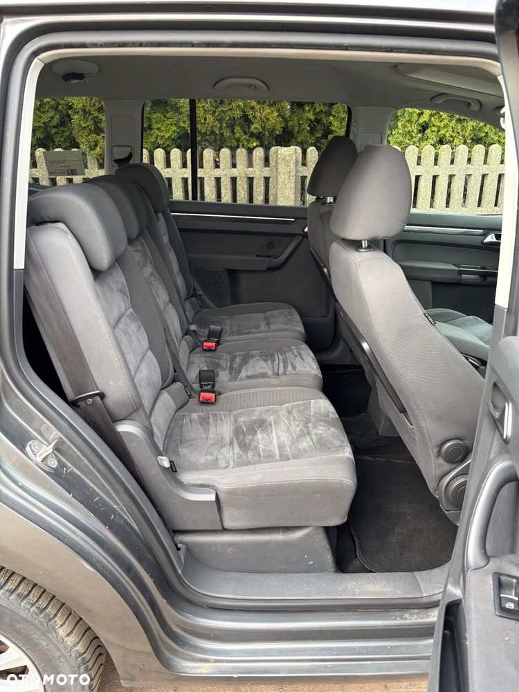 Volkswagen Touran - 17
