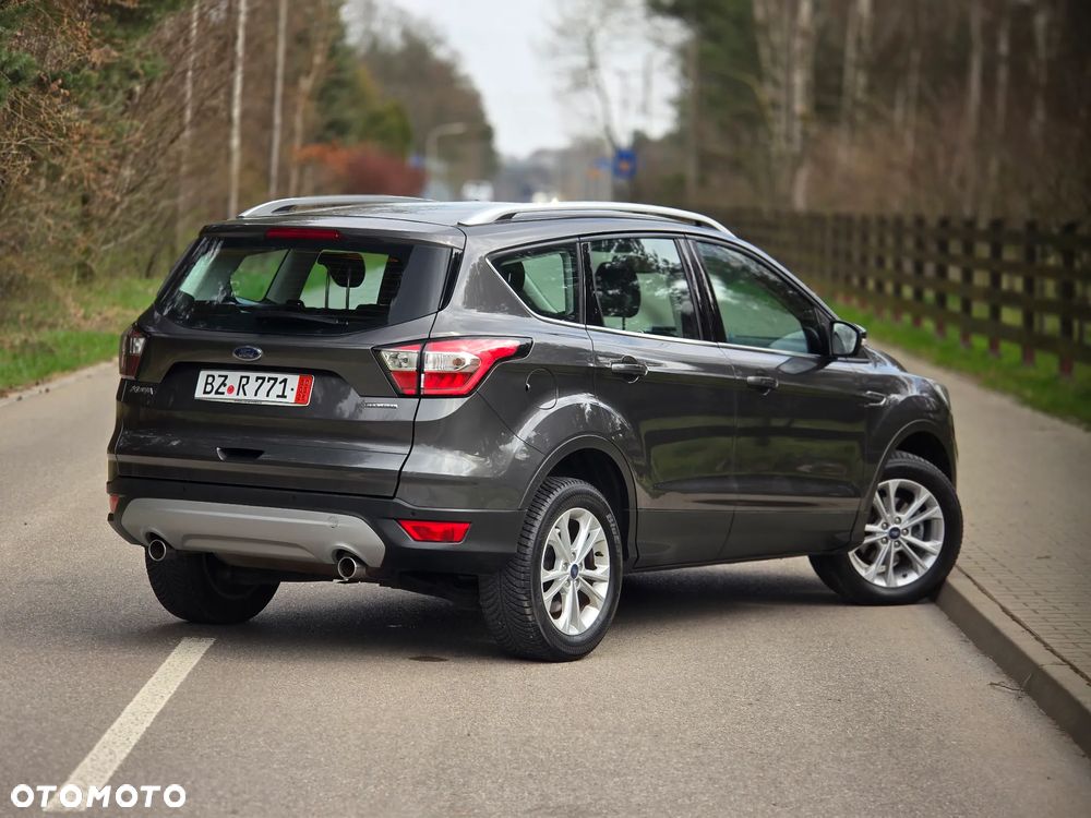 Ford Kuga 1.5 EcoBoost 2x4 Titanium - 4