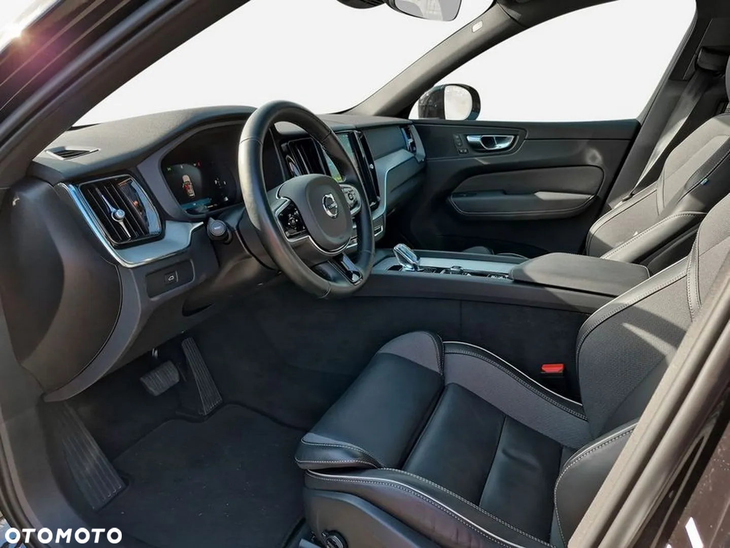 Volvo XC 60 B5 B AWD Plus Black Edition - 18
