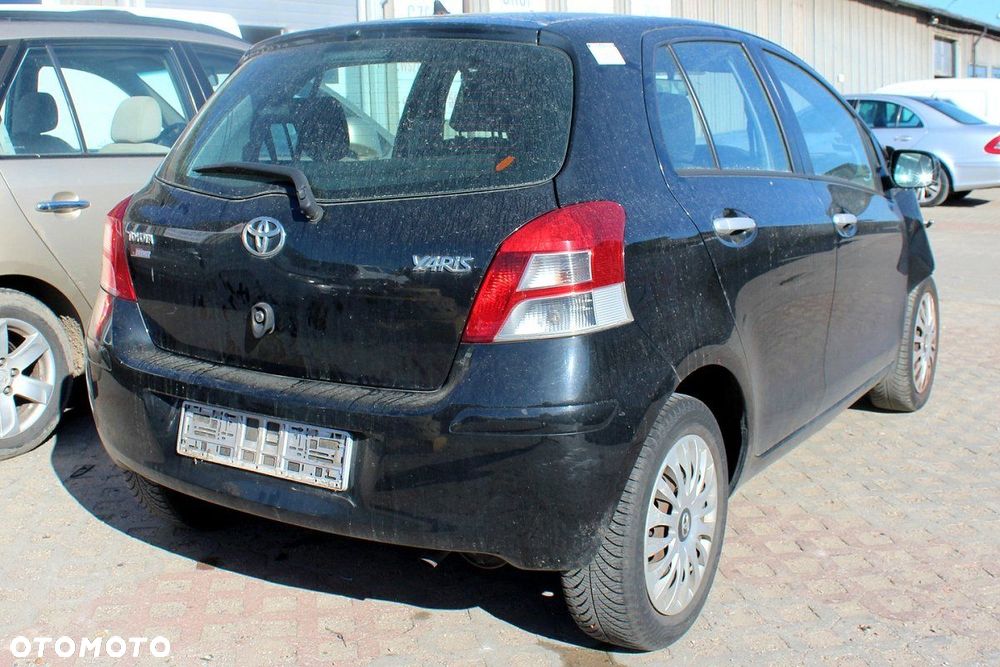 Toyota Yaris II XP90 2011 1.0VVTI 1KR HB5D (MASKA, ZDERZAK, LAMPA, BŁOTNIK, DRZWI, SZYBA, FOTEL) - 5