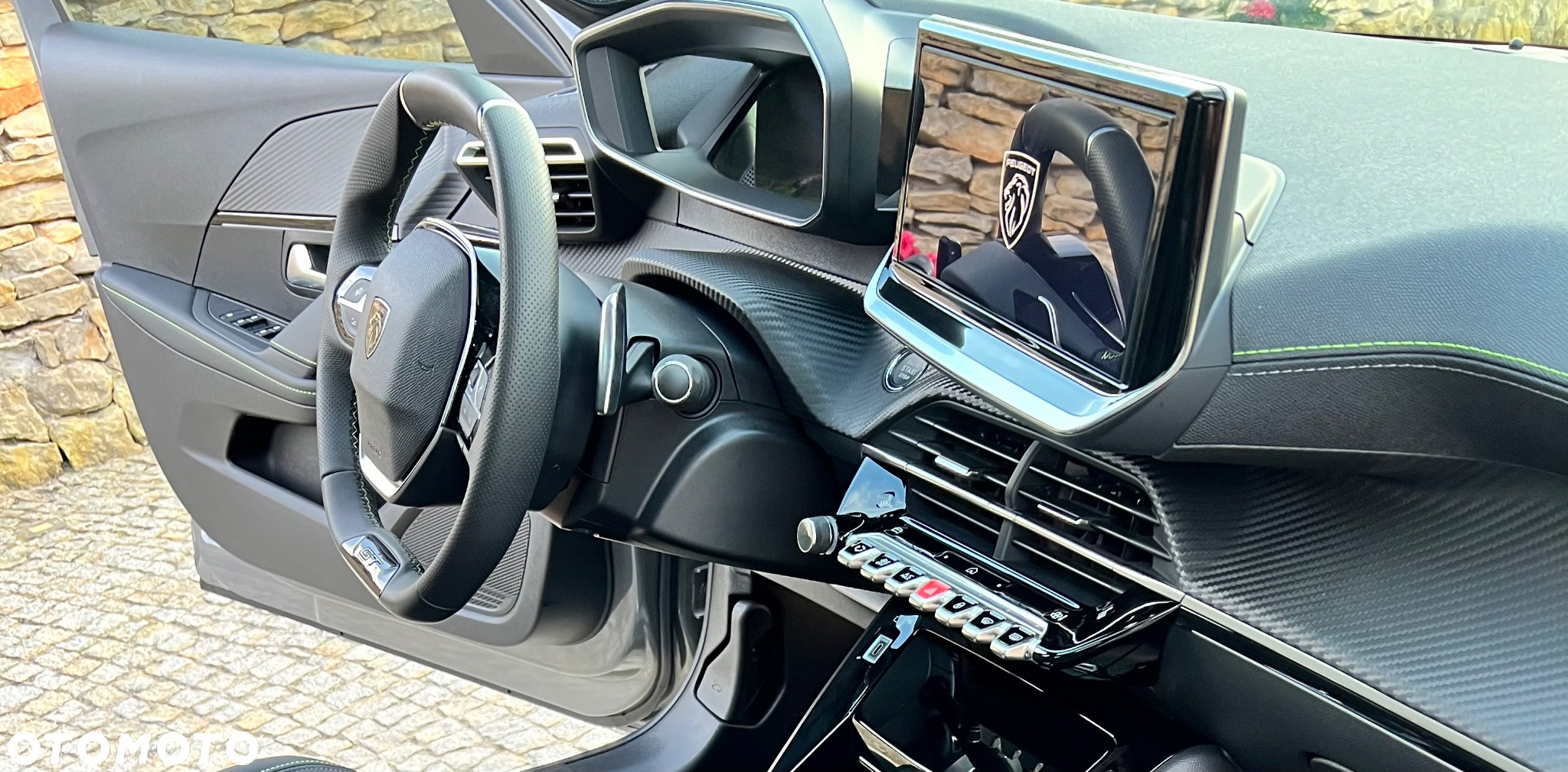 Peugeot 208 1.2 mHEV GT - 11