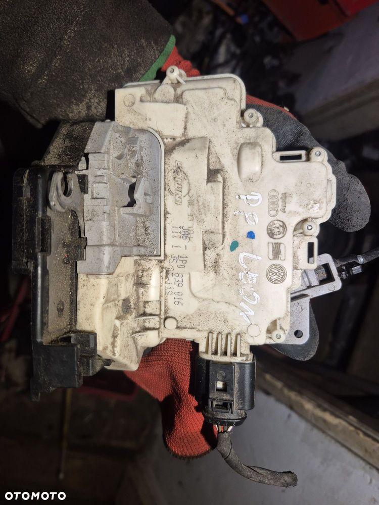Zamek drzwi prawy tył seat leon II 7 pin