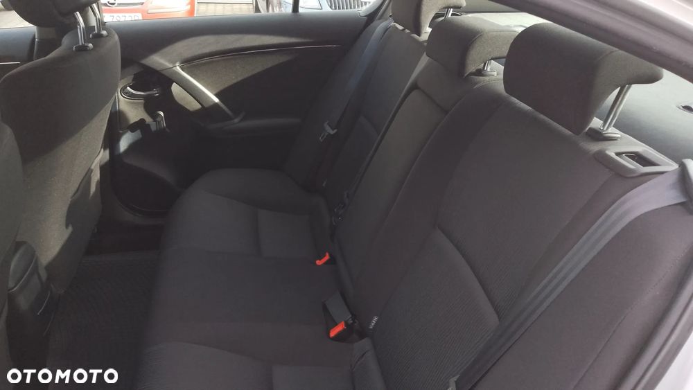 Toyota Avensis 1.8 Luna - 17