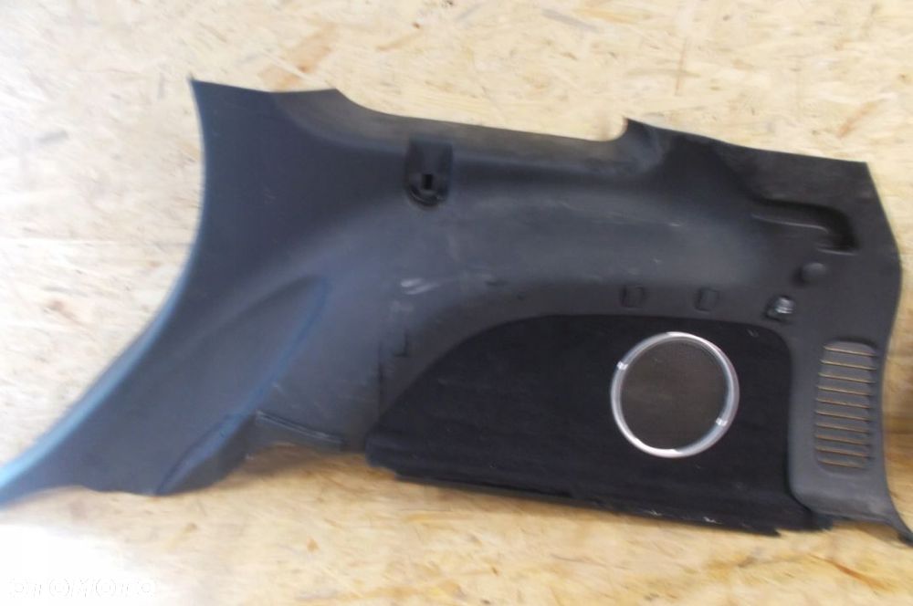 TAPICERKA BAGAŻNIKA PRAWA JEEP GRAND CHEROKEE 2014