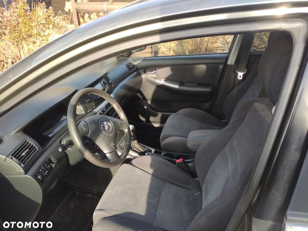 Toyota Corolla 1.6 VVT-i Sol - 4