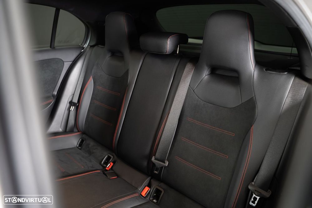 Mercedes-Benz A 250 e 8G-DCT AMG Line - 14