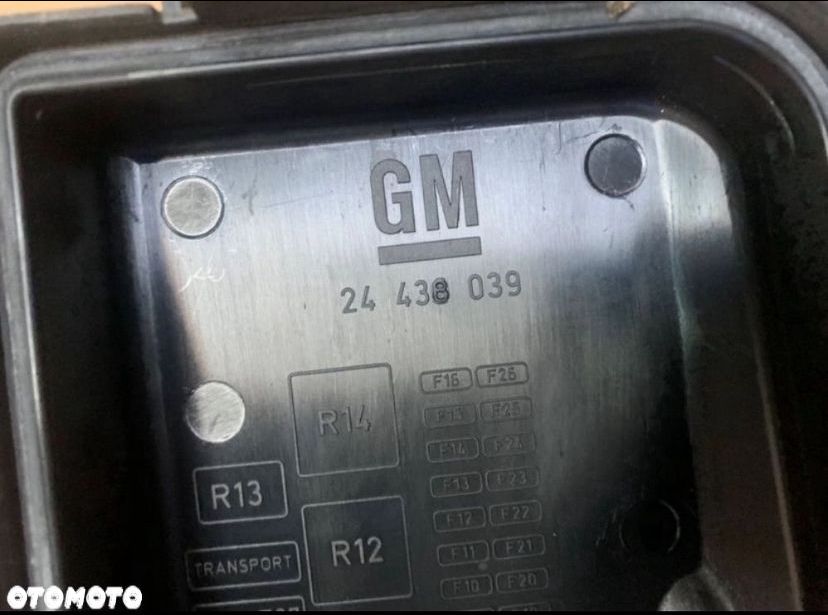 24438039 skrzynka bezpieczników opel Vectra c signum - 3