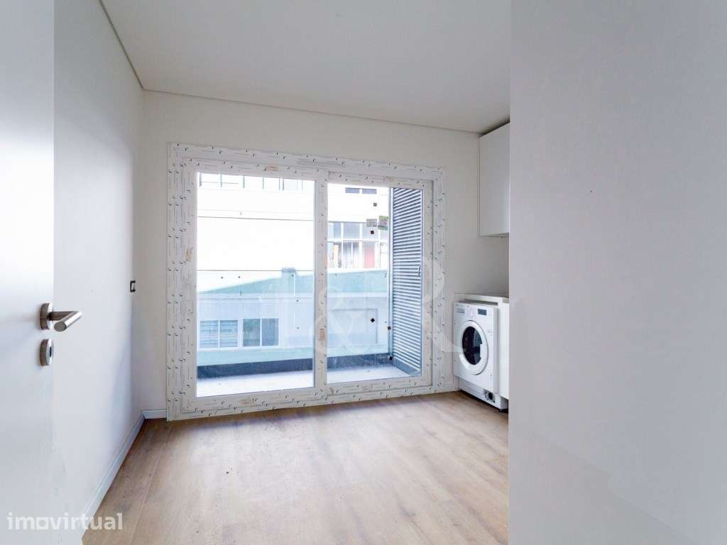Penthouse T4 com terraço e estacionamento em Cacilhas, Almada - Grande imagem: 4/36
