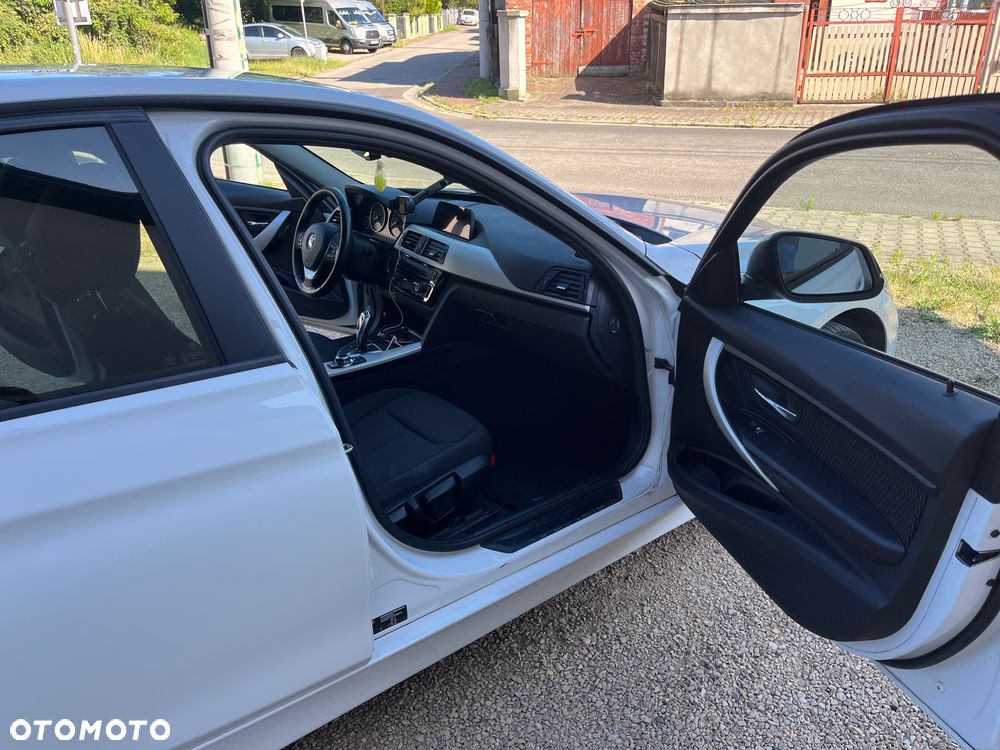 BMW Seria 3 318i - 8