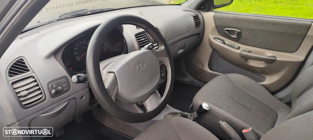 Hyundai Accent 1.3 GLS - 10